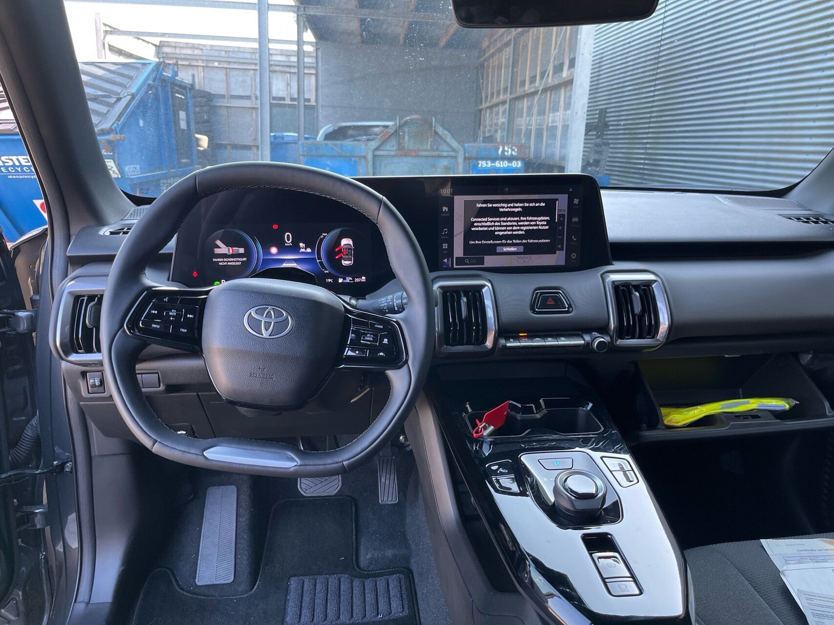Grå Toyota Urban Cruiser fra 2025
