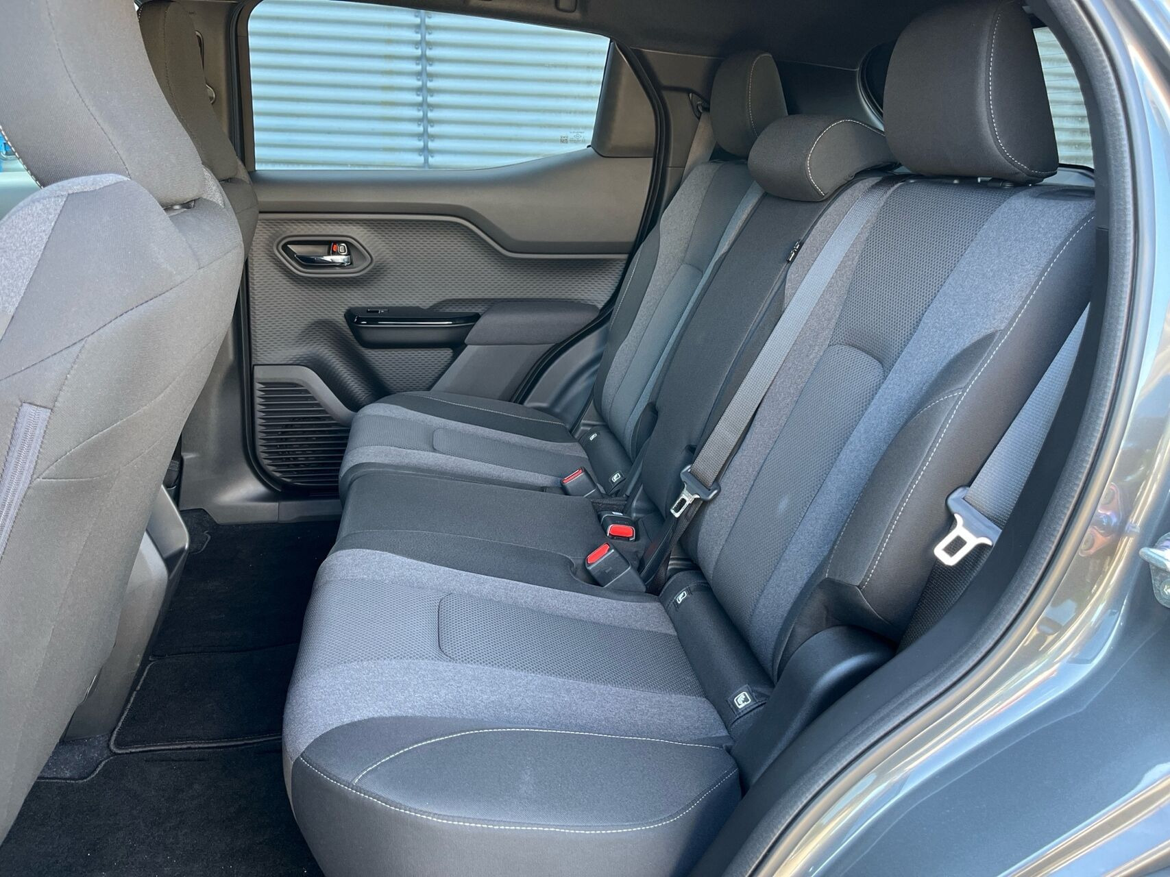 Grå Toyota Urban Cruiser fra 2025