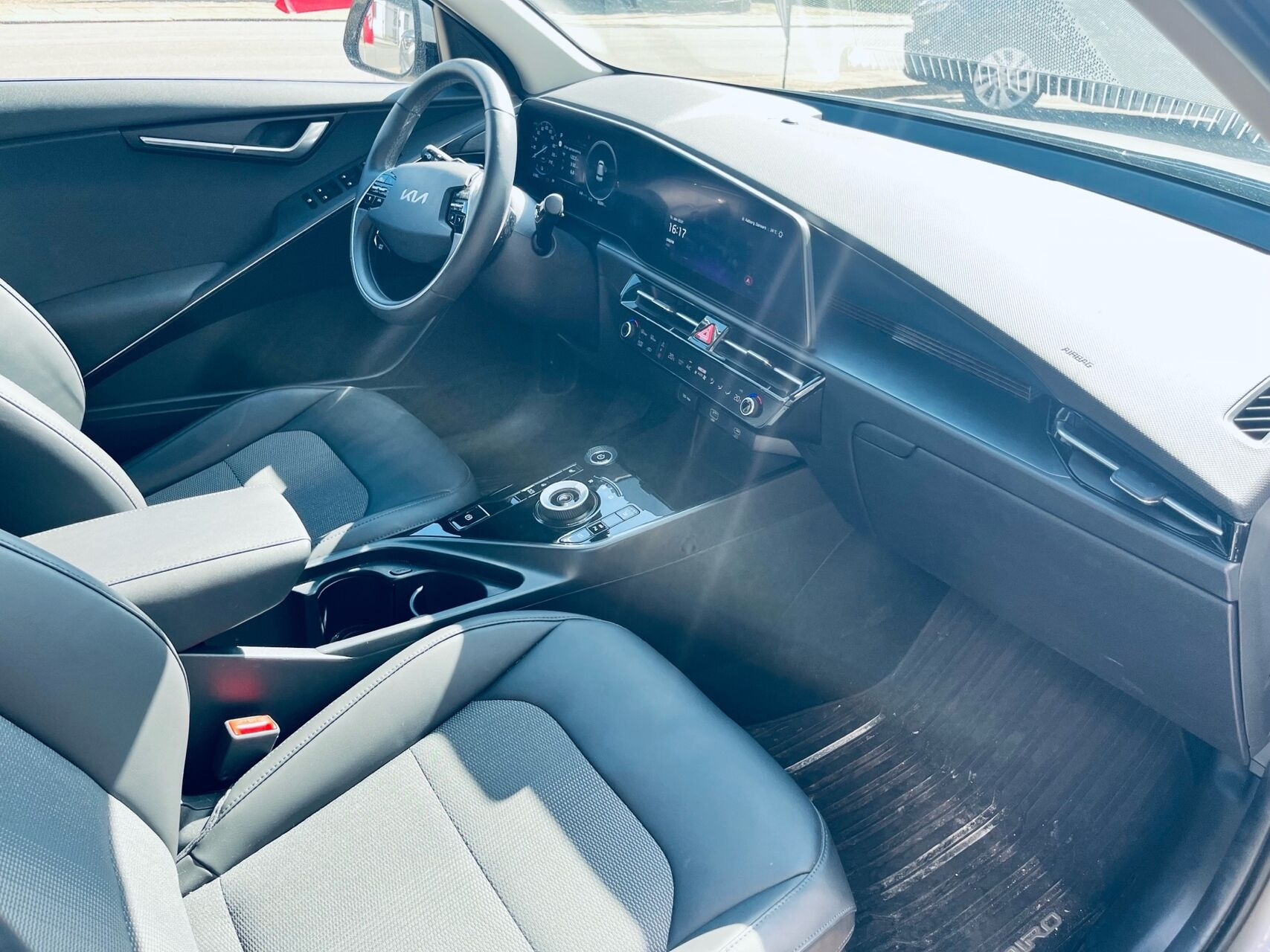 Grå Kia Niro EV fra 2023