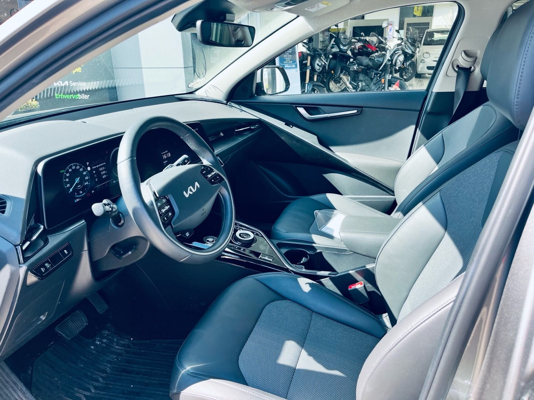 Grå Kia Niro EV fra 2023