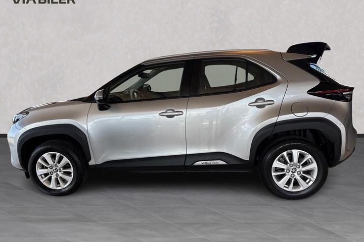 Sølv Toyota Yaris Cross fra 2022