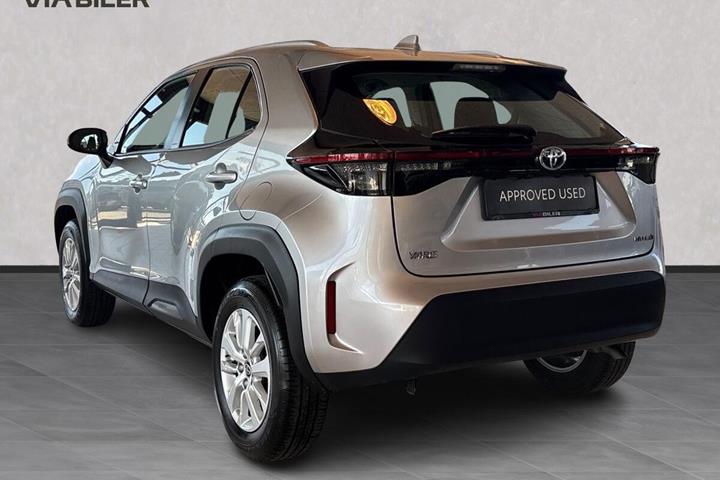 Sølv Toyota Yaris Cross fra 2022