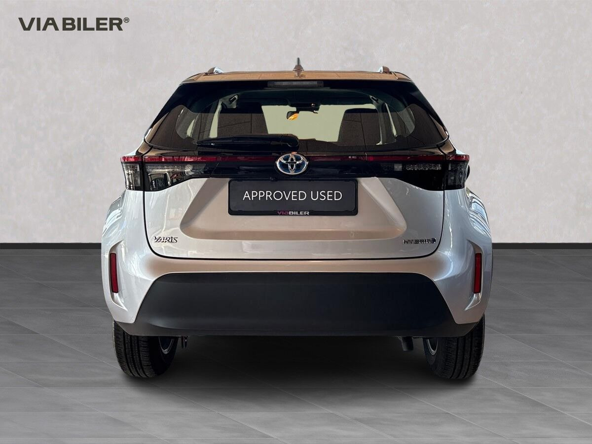 Sølv Toyota Yaris Cross fra 2022