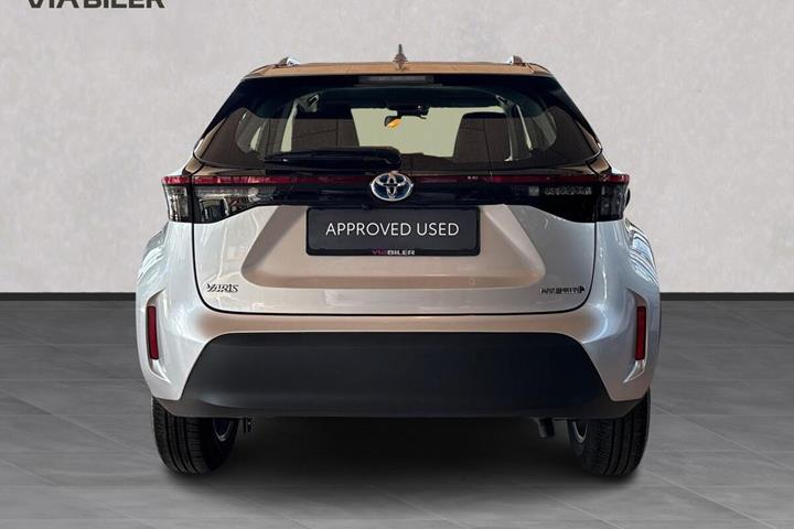 Sølv Toyota Yaris Cross fra 2022