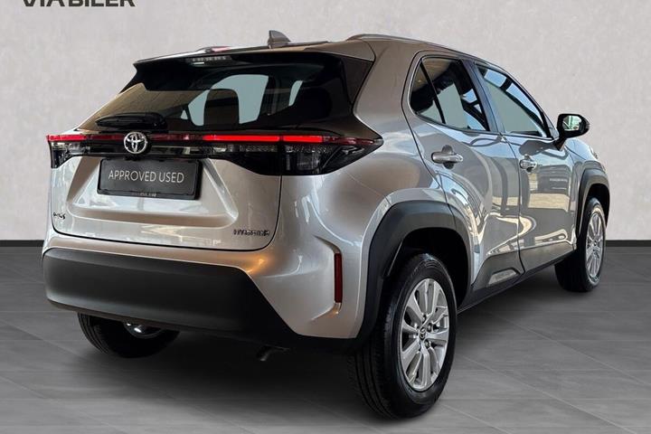 Sølv Toyota Yaris Cross fra 2022