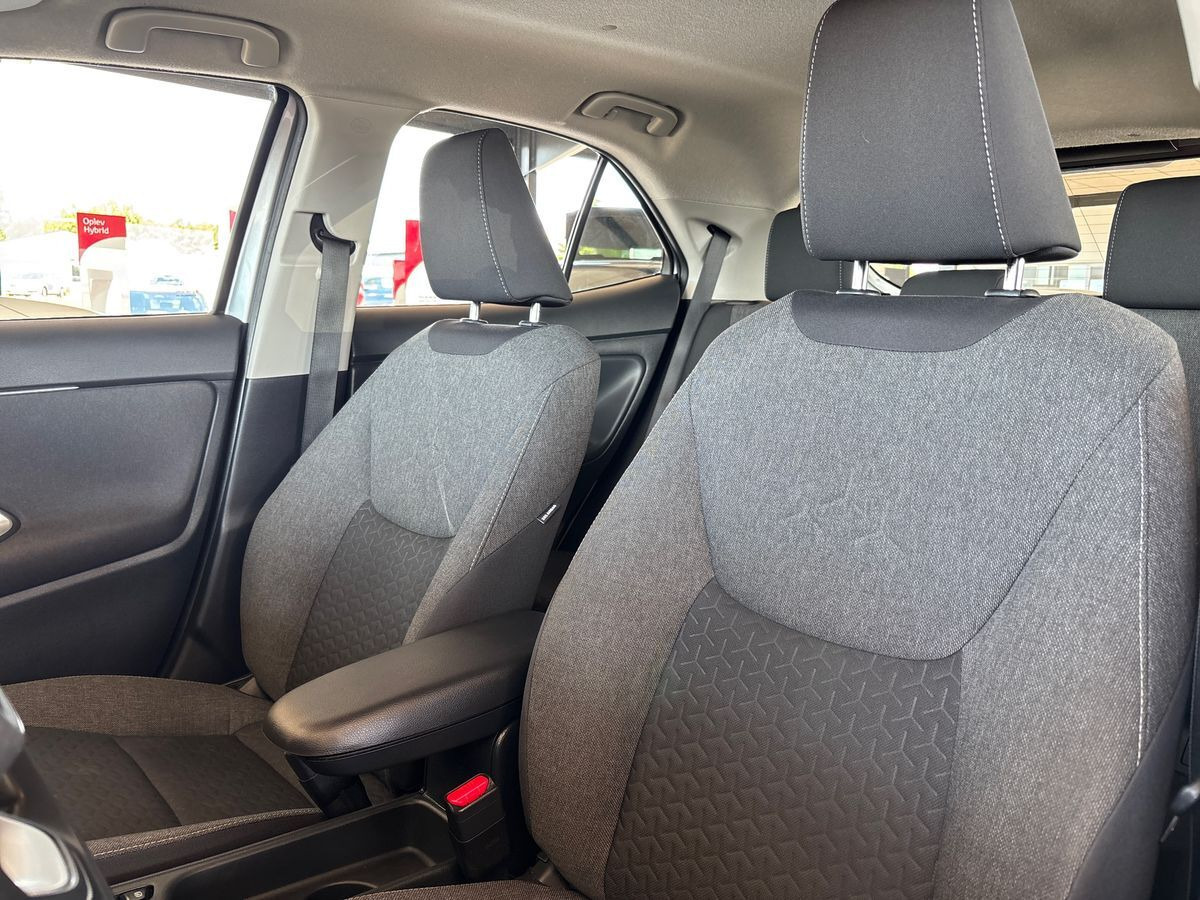 Sølv Toyota Yaris Cross fra 2022