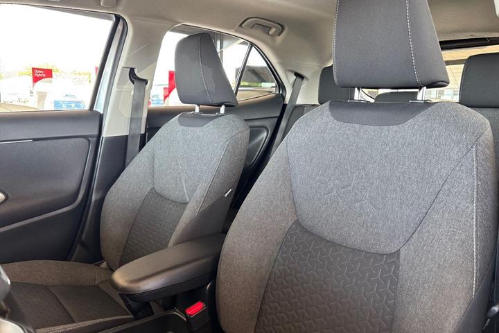 Sølv Toyota Yaris Cross fra 2022