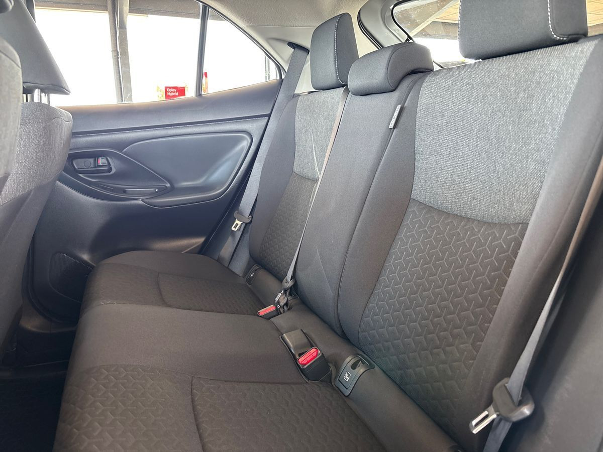 Sølv Toyota Yaris Cross fra 2022