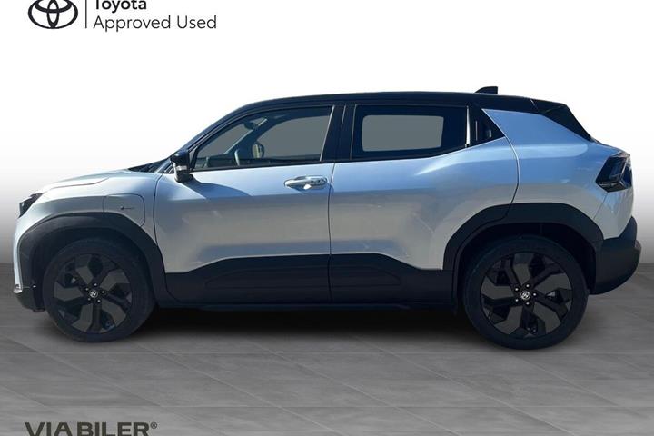 Grå Toyota Urban Cruiser fra 2025