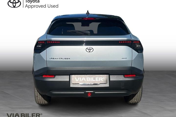 Grå Toyota Urban Cruiser fra 2025 set udefra