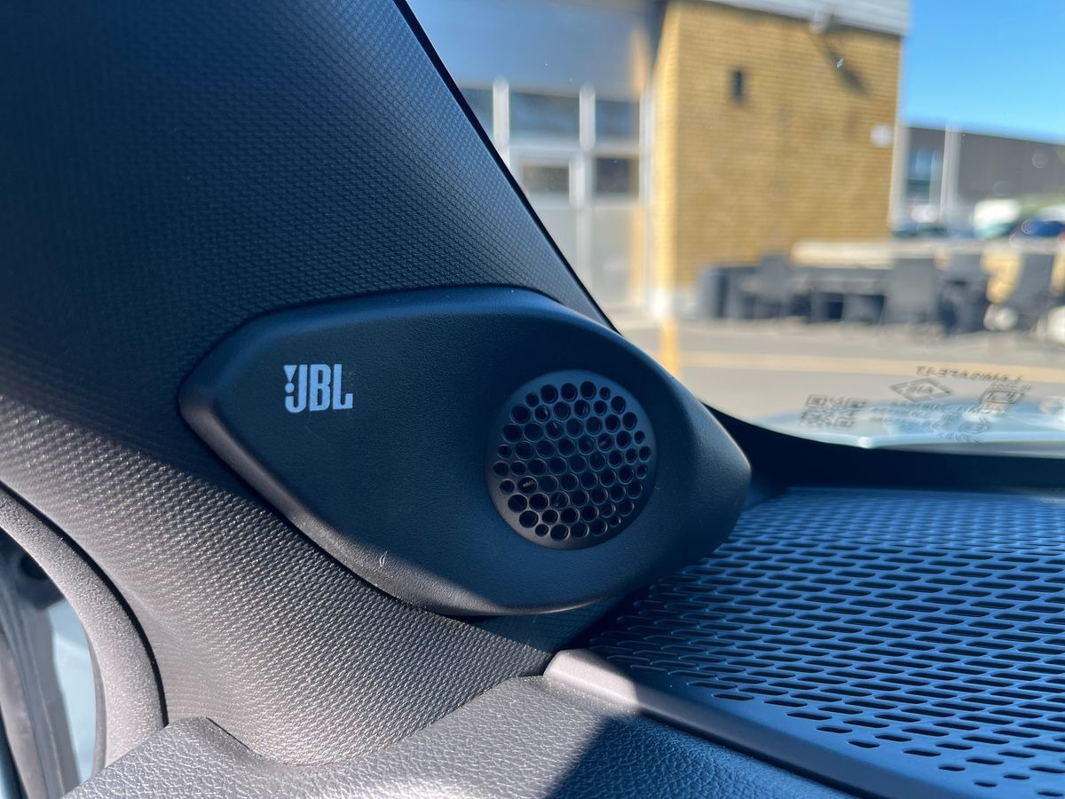 Grå Toyota Urban Cruiser fra 2025