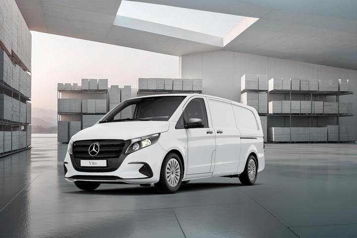 Hvid Mercedes Vito fra 2025 set udefra
