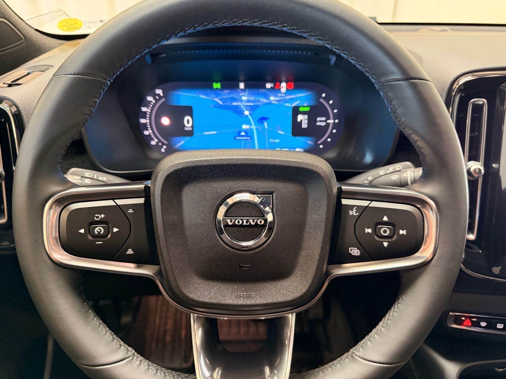 Grøn Volvo XC40 fra 2024