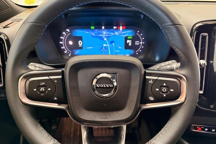 Grøn Volvo XC40 fra 2024