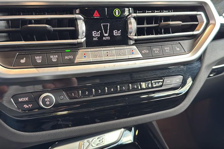Sort BMW iX3 fra 2022