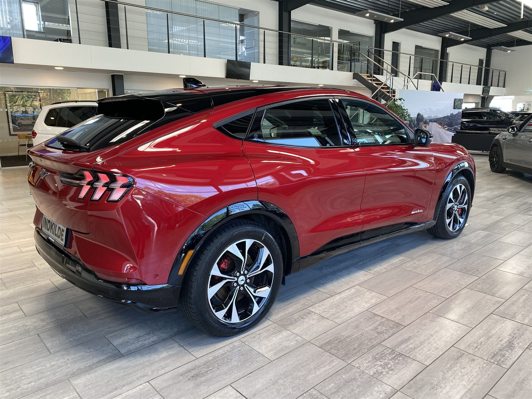 Rød Ford Mustang Mach-E fra 2023
