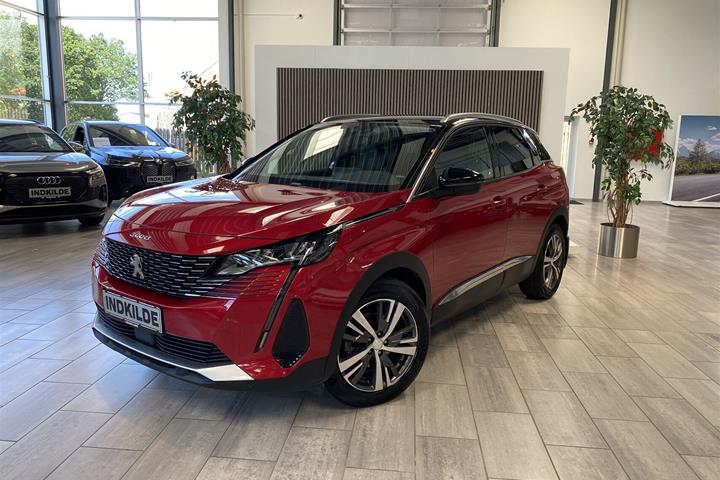 Rød Peugeot 3008 fra 2021
