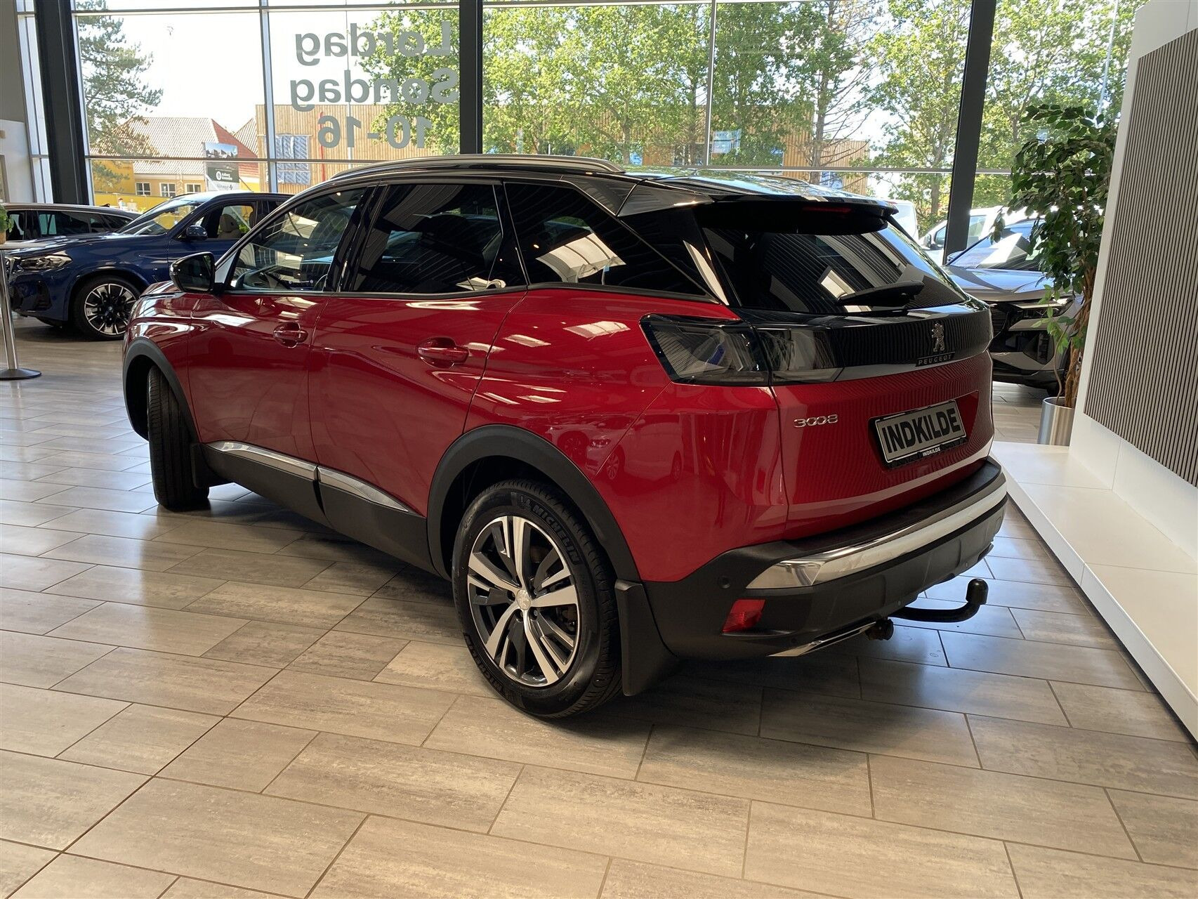 Rød Peugeot 3008 fra 2021