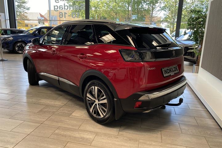 Rød Peugeot 3008 fra 2021