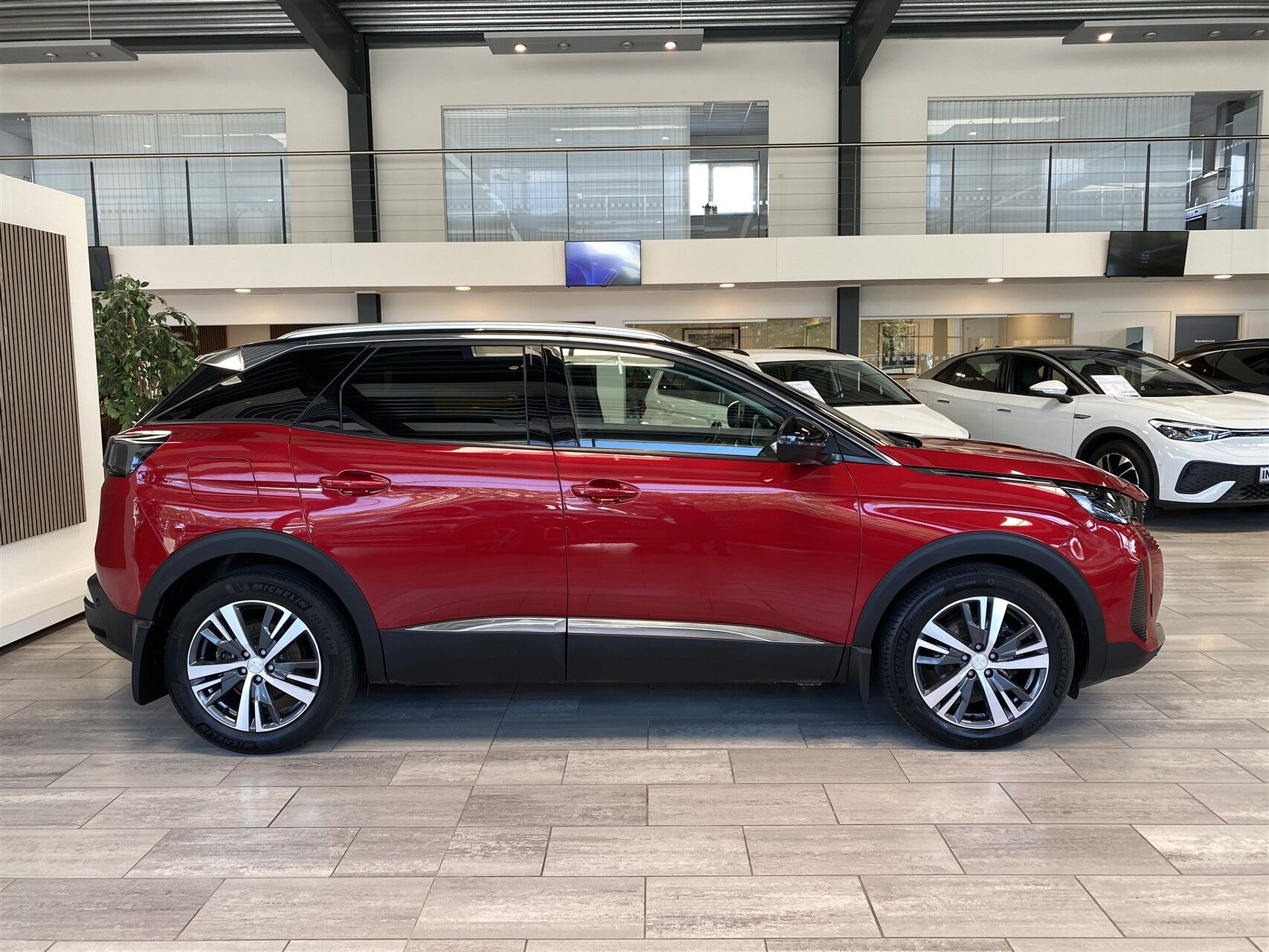 Rød Peugeot 3008 fra 2021