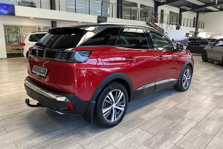 Rød Peugeot 3008 fra 2021