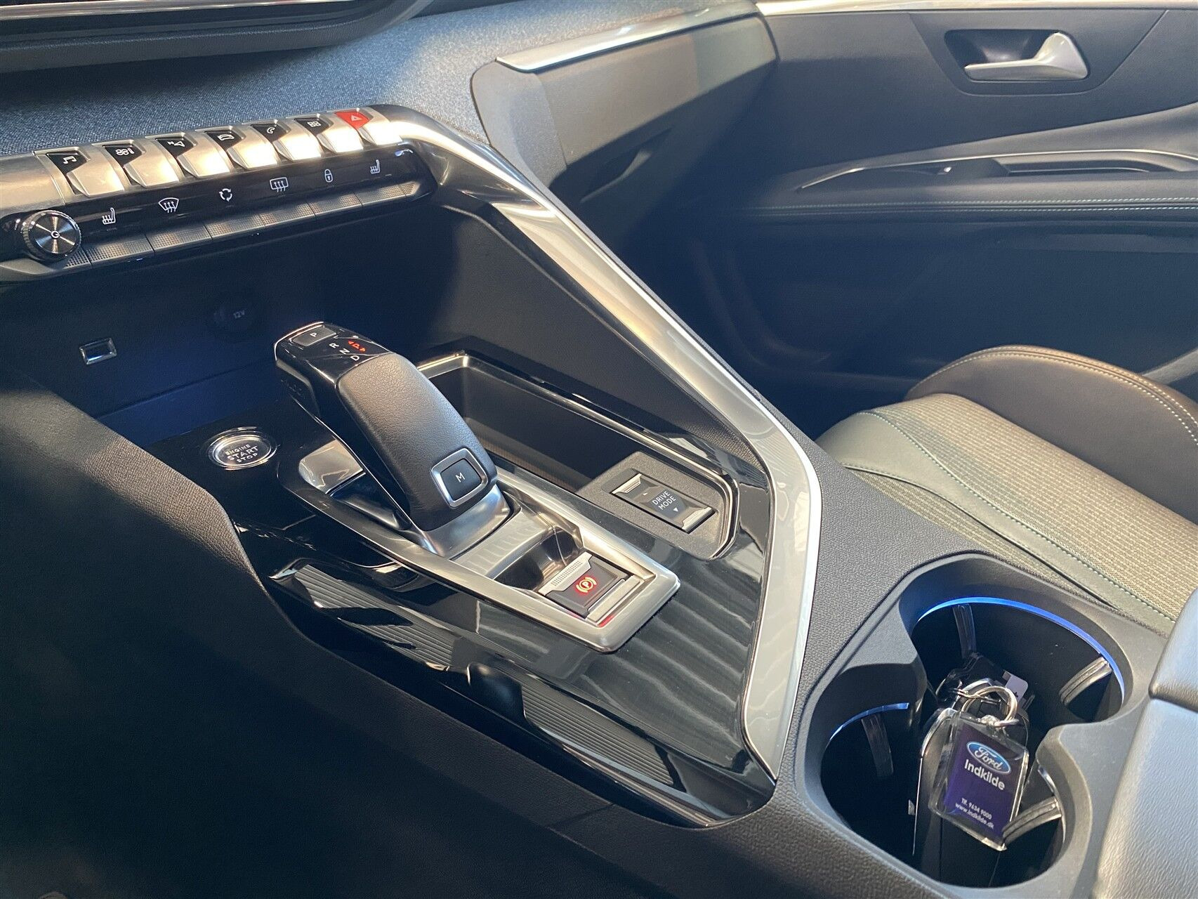 Rød Peugeot 3008 fra 2021