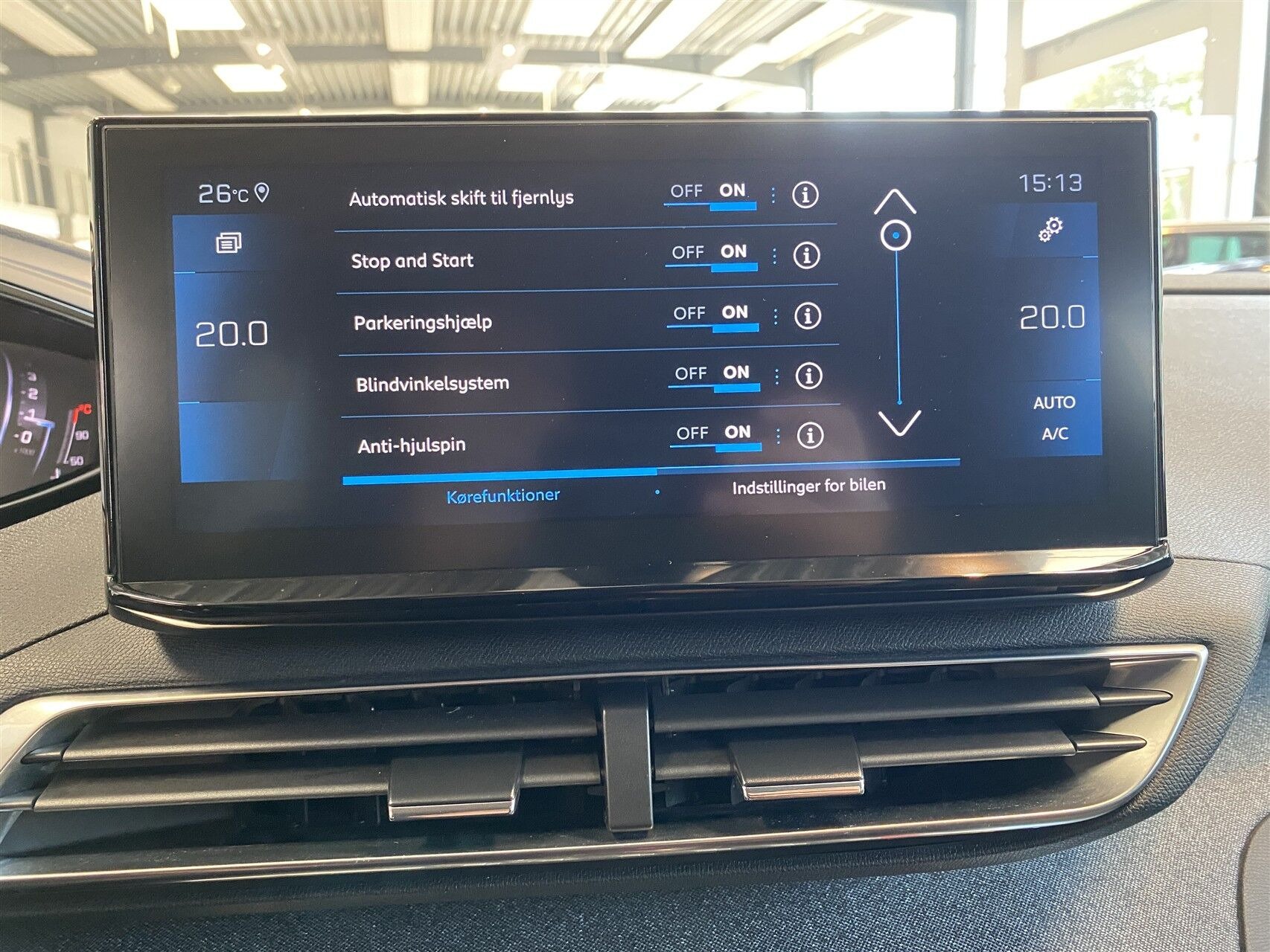 Rød Peugeot 3008 fra 2021