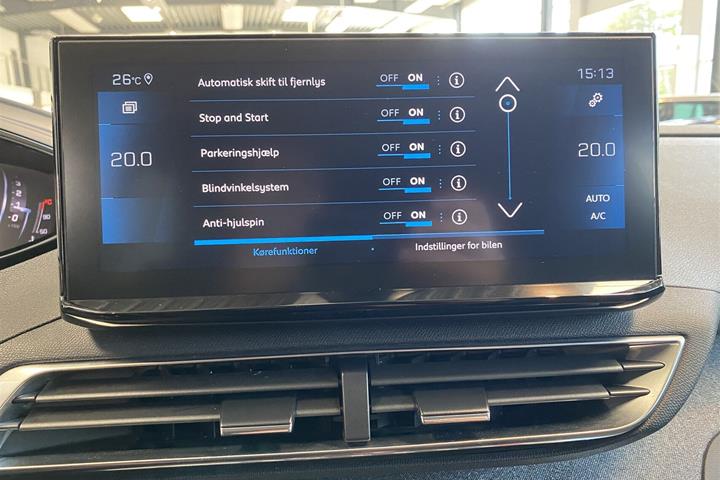 Rød Peugeot 3008 fra 2021