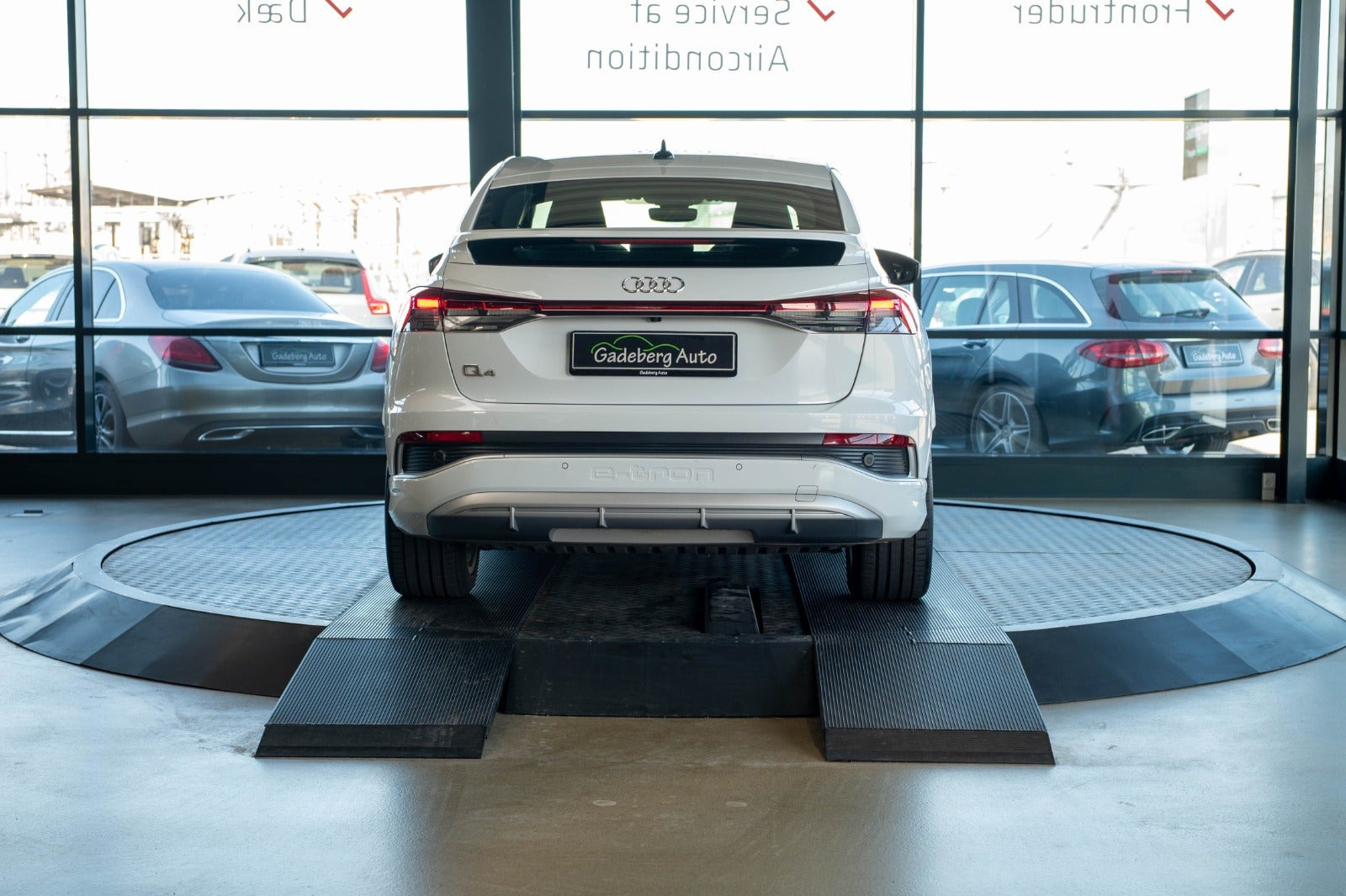 Hvid Audi Q4 e-tron fra 2022