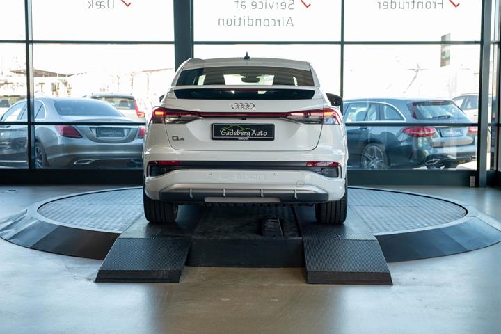Hvid Audi Q4 e-tron fra 2022