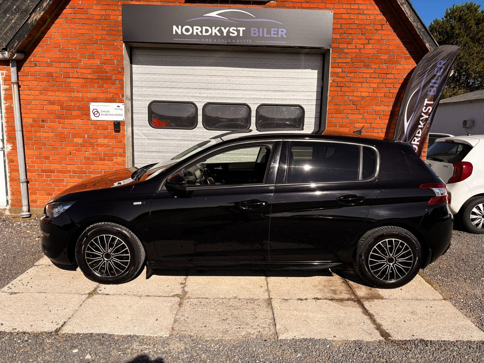 Sort Peugeot 308 fra 2017