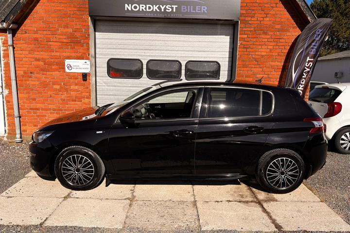Sort Peugeot 308 fra 2017