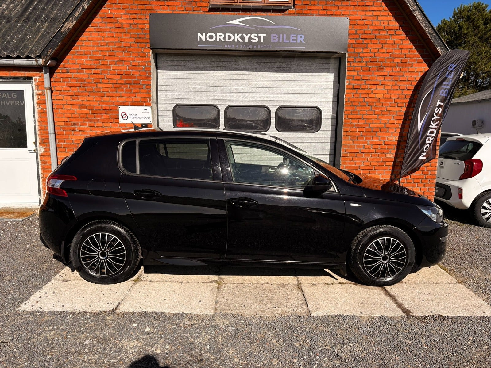 Sort Peugeot 308 fra 2017