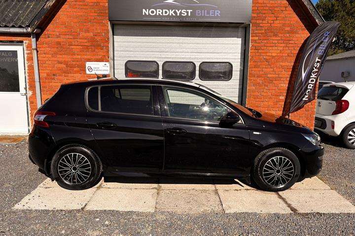 Sort Peugeot 308 fra 2017