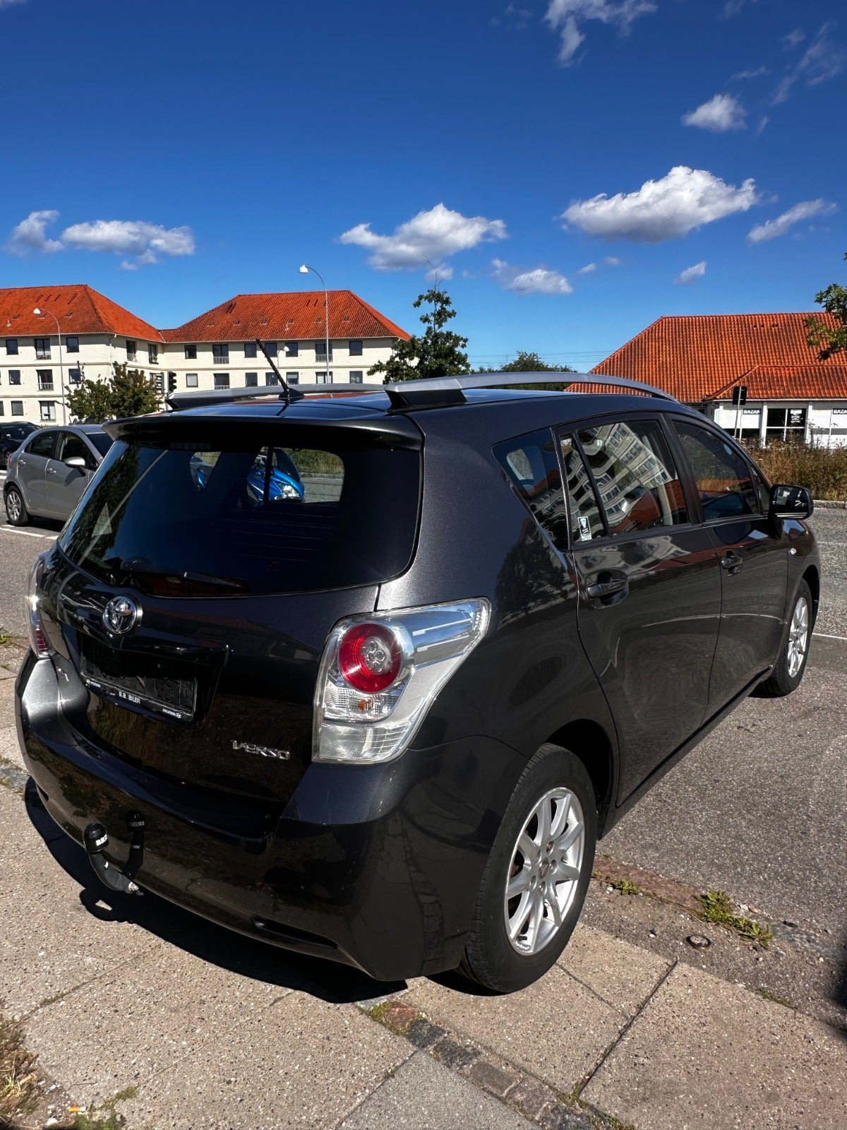 Grå Toyota Verso fra 2009