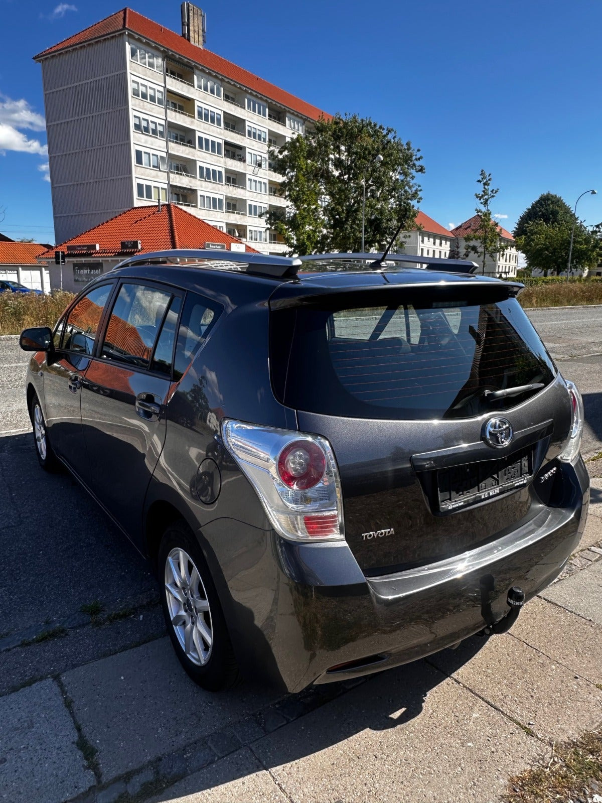 Grå Toyota Verso fra 2009