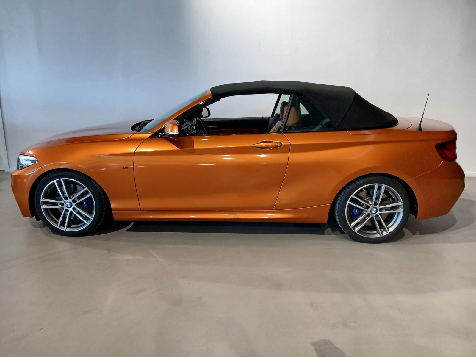 Sort BMW M240i fra 2019