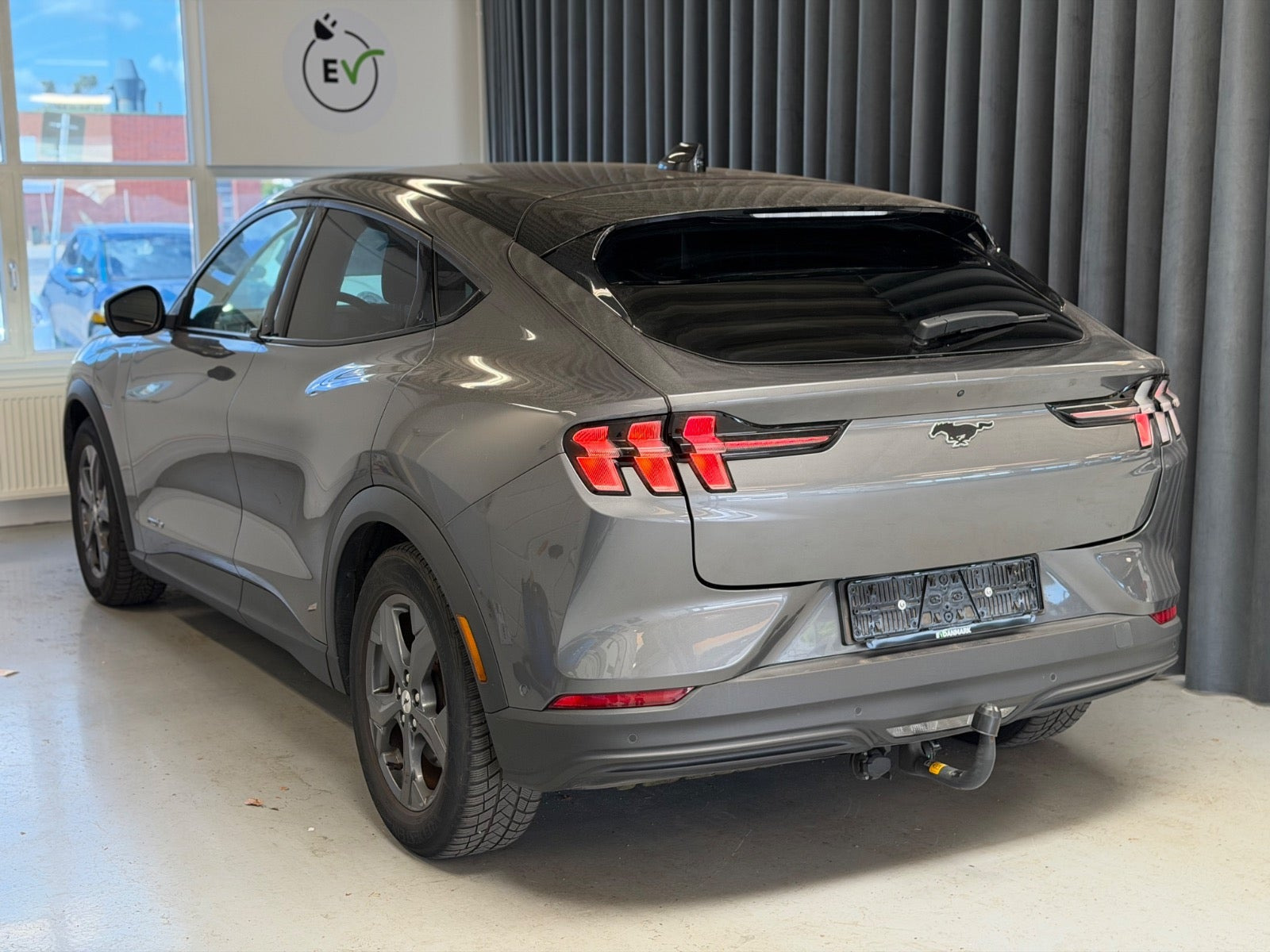 Grå Ford Mustang Mach-E fra 2022
