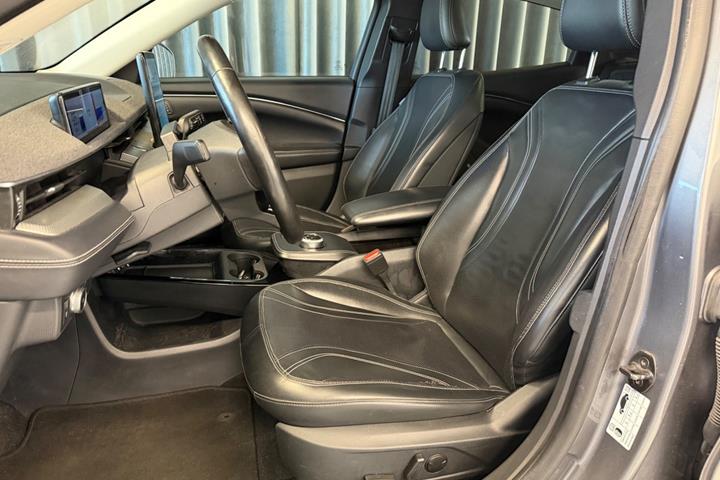 Grå Ford Mustang Mach-E fra 2022