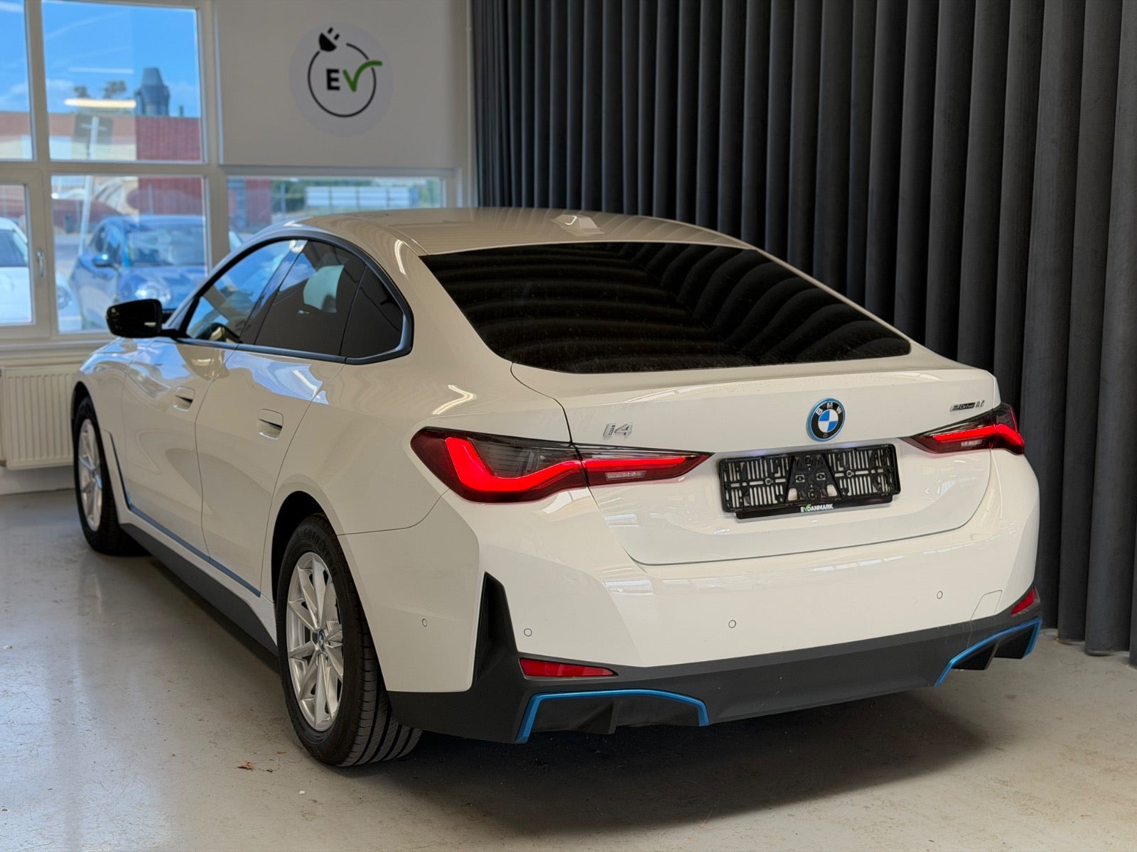Hvid BMW i4 fra 2023