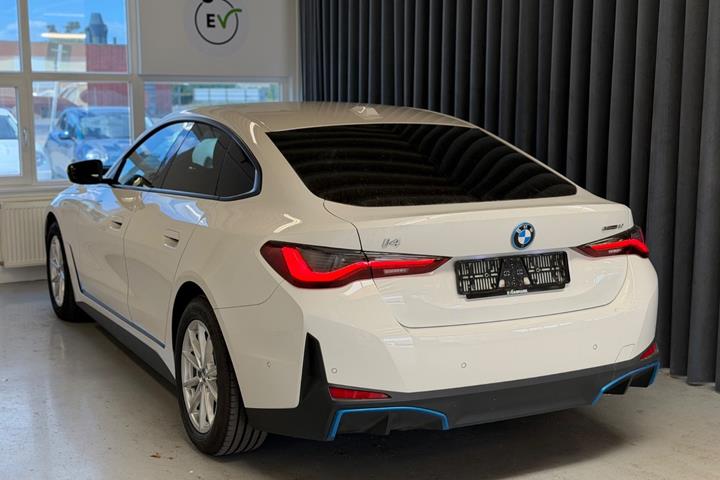 Hvid BMW i4 fra 2023