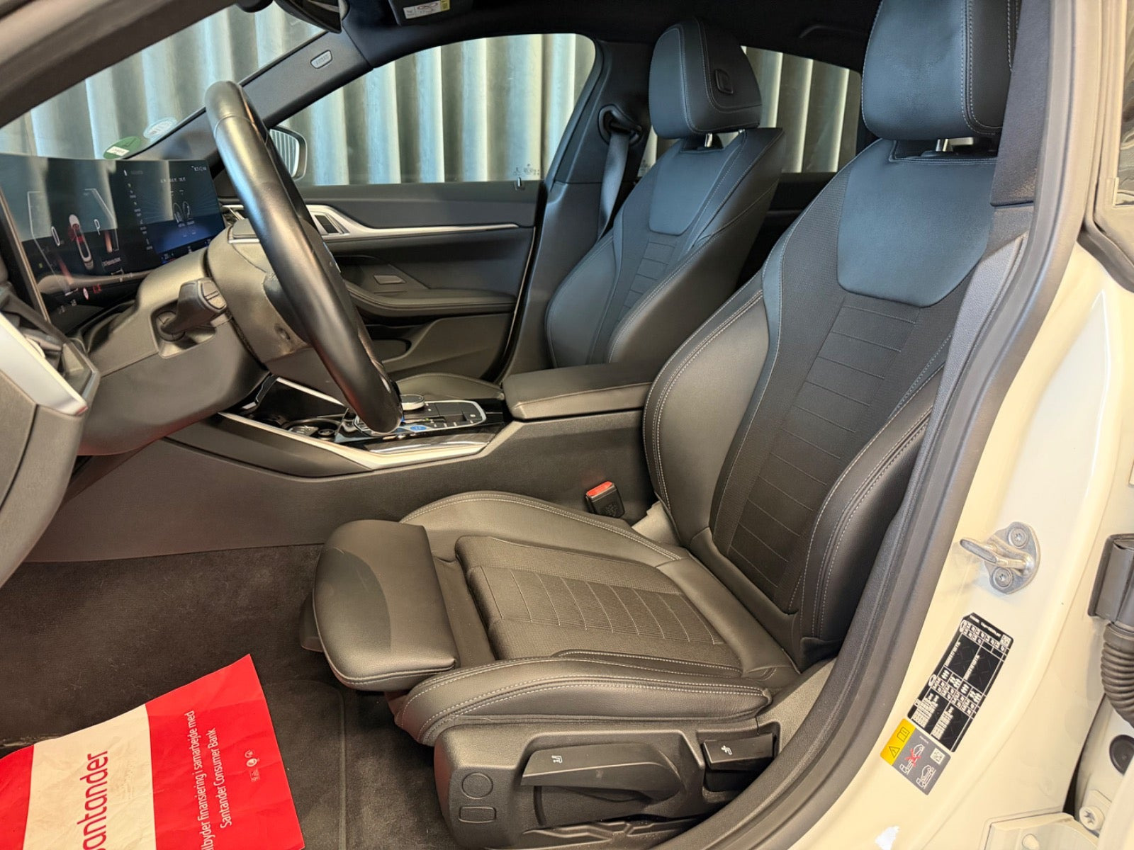 Hvid BMW i4 fra 2023