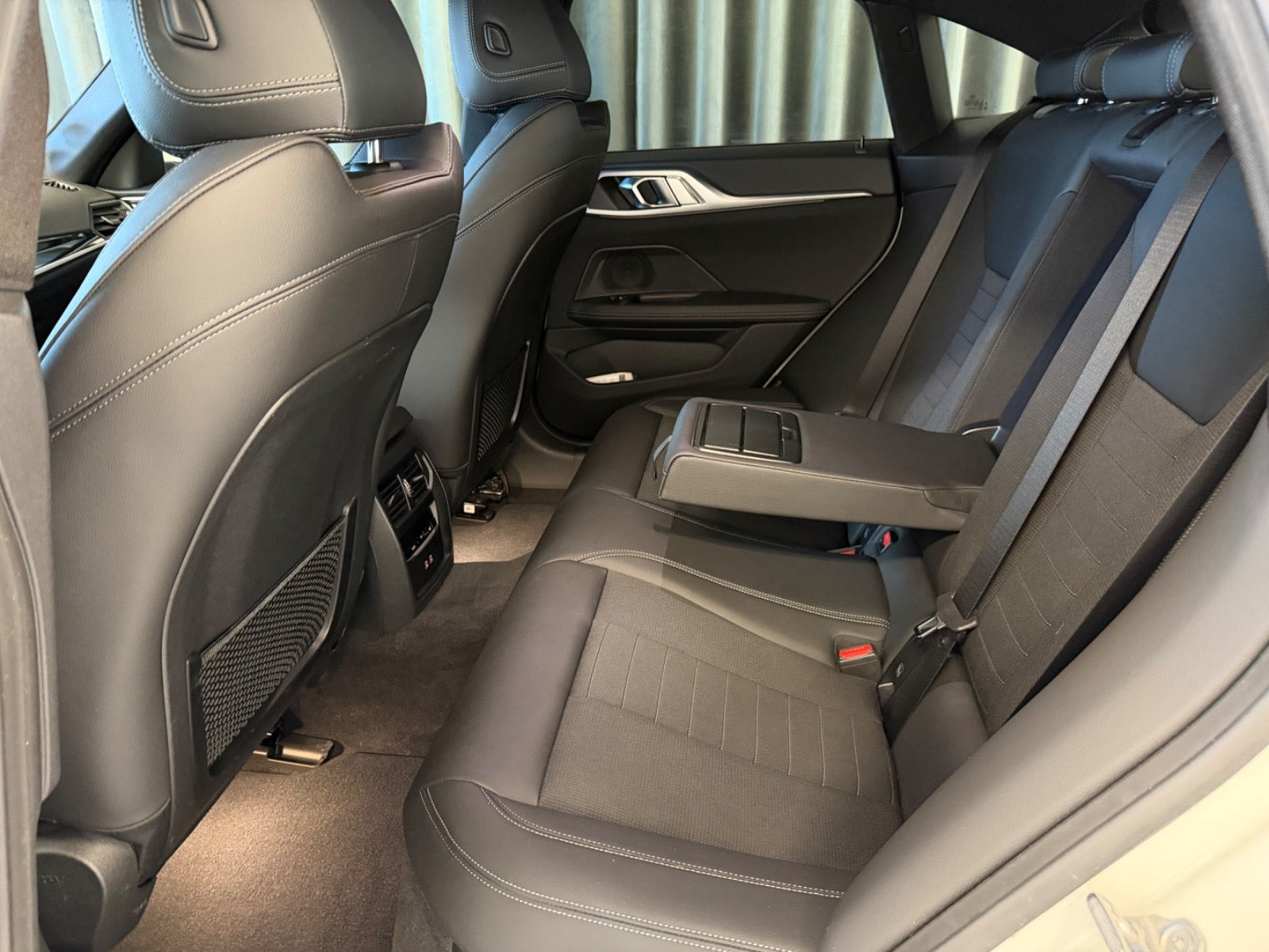 Hvid BMW i4 fra 2023