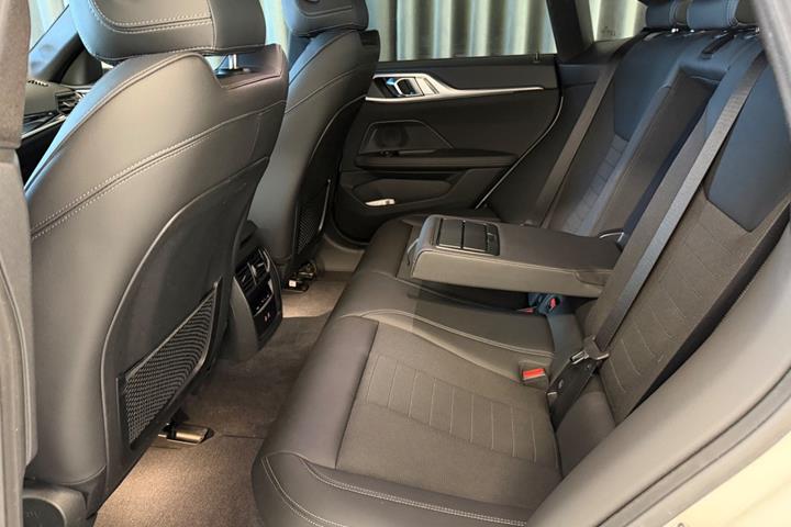 Hvid BMW i4 fra 2023