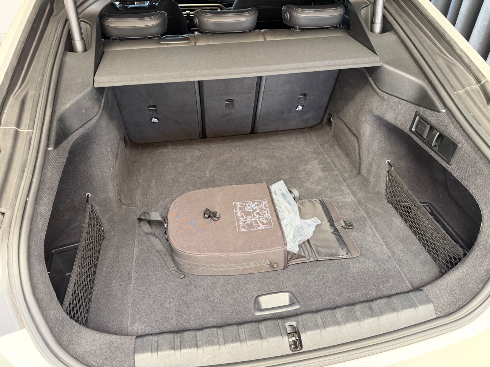 Hvid BMW i4 fra 2023