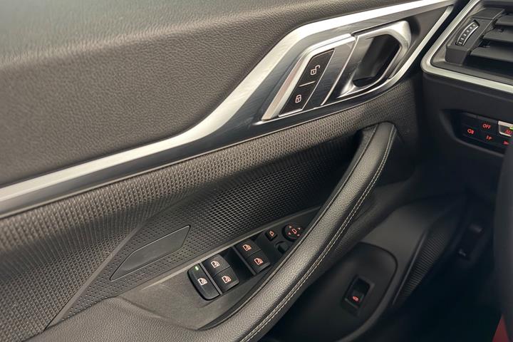 Hvid BMW i4 fra 2023