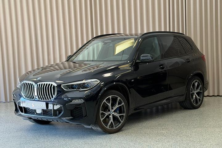 Sort BMW X5 fra 2020 set udefra