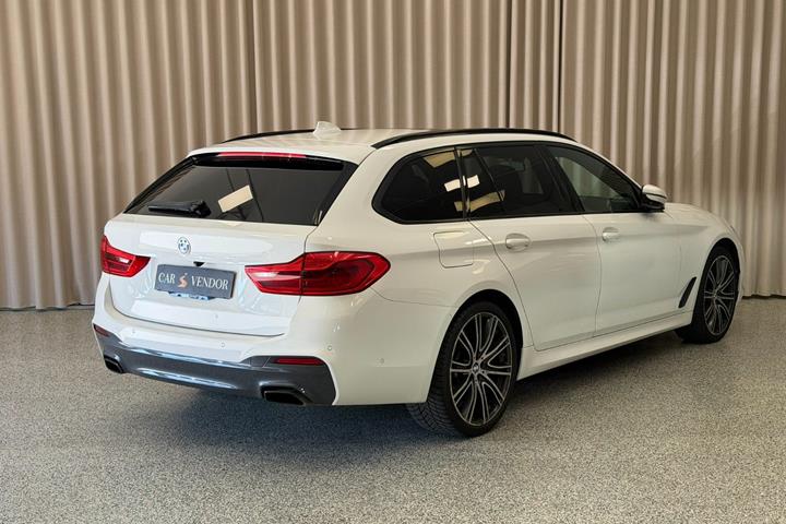 Hvid BMW 540d fra 2019