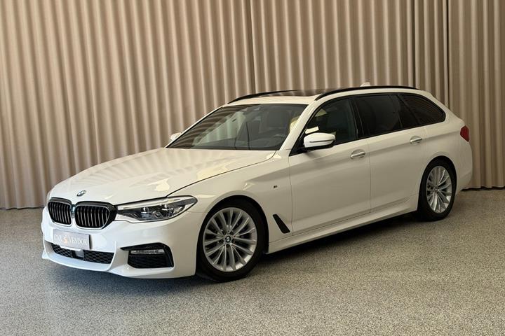 Hvid BMW 530d fra 2018 set udefra