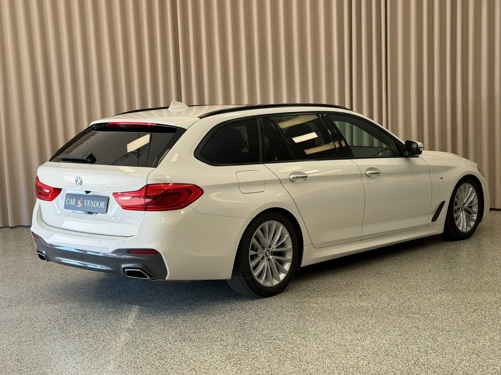Hvid BMW 530d fra 2018
